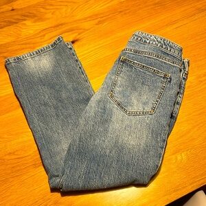 Anthropologie PILCRO  slightly distressed jeans. Size 30